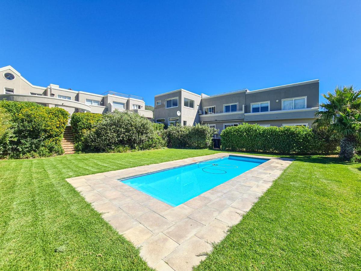 The Beachclub 17 Hout Bay Bagian luar foto